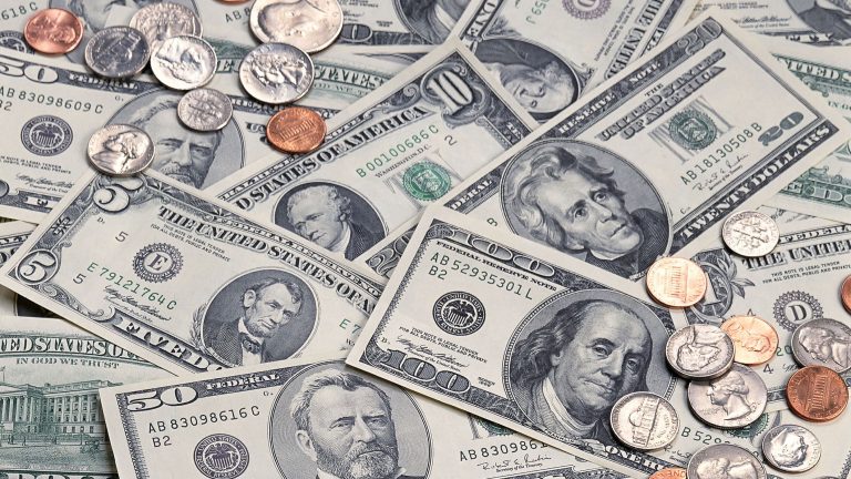 Rozpočtový schodek USA za 11 měsíců činil tři biliony dolarů