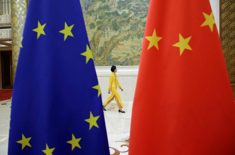 EU chce dále tlačit na Peking kvůli Hongkongu a právům menšin
