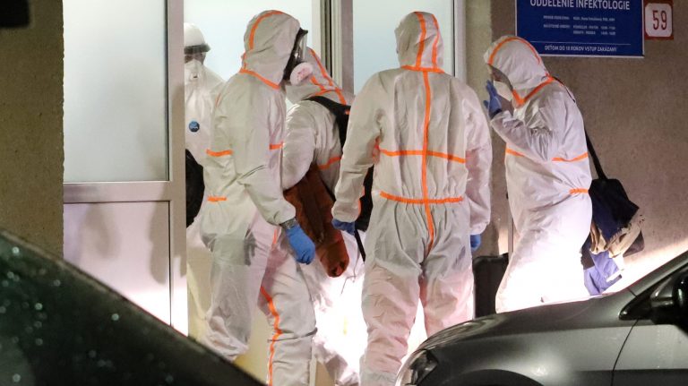 Čtvrtek přinesl další rekord v počtu nových případů covidu