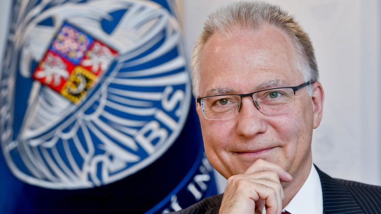 Čína i Rusko si své koně ‚kultivují‘ už v komunální politice, varuje šéf BIS Koudelka