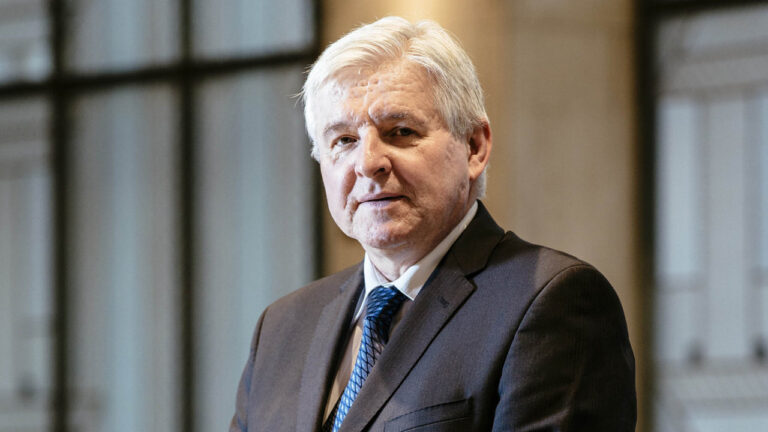 Rusnok: Nelze vyloučit další růst úrokových sazeb, letos neklesnou