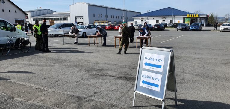 Zákazy vycházení a plošná testování. Evropské země přivrzují