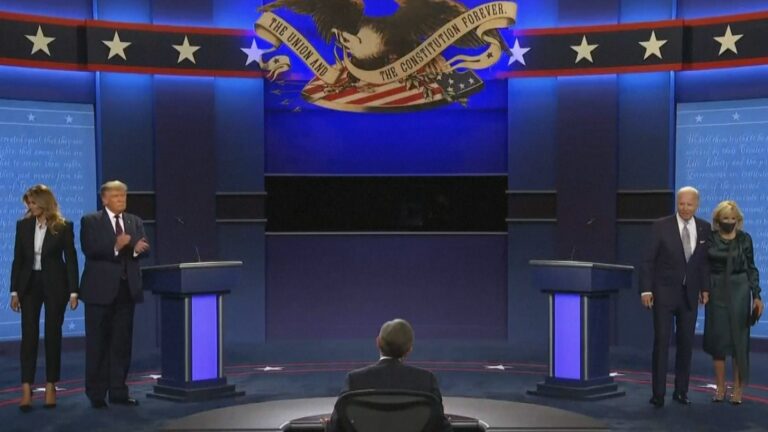 Biden v předvolební debatě obvinil Trumpa z nezvládnutí pandemie