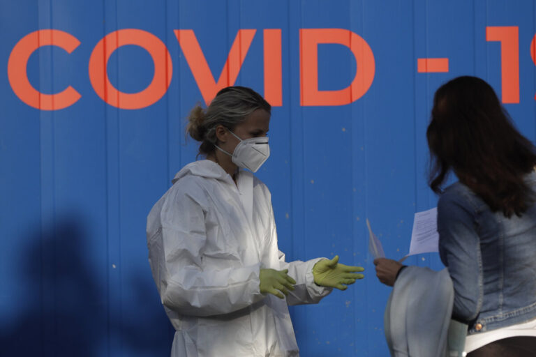 V Česku dnes přibylo 5560 případů koronaviru