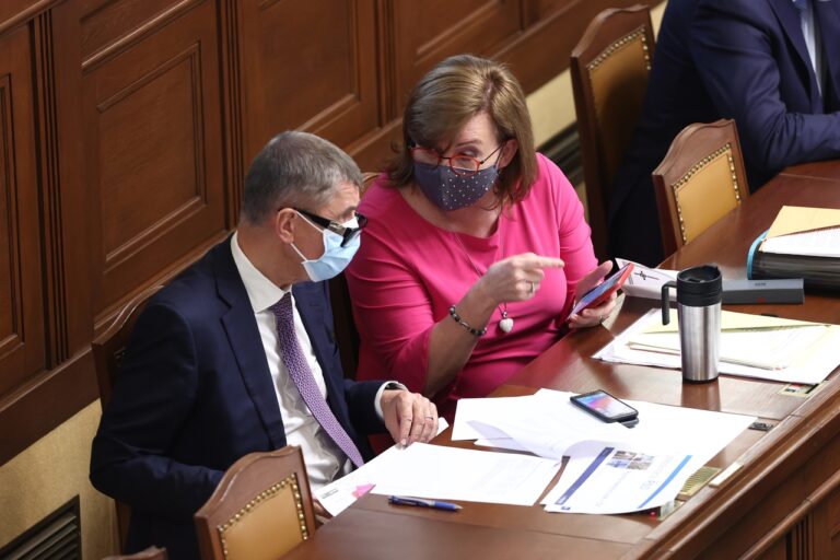 Babiš prý navrhne úpravu daně z příjmů na 15 a 23 procent