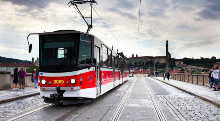 Pražská MHD bude od pondělí končit denní provoz ve 22:00