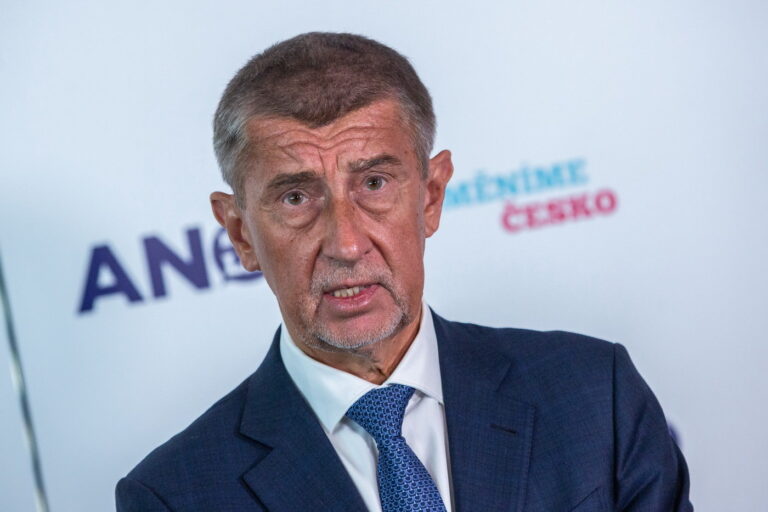 Babiš doufá, že se lidé v boji s covidem semknou jako na jaře