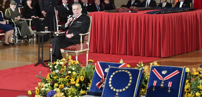 Udělování vyznamenání na Hradě se letos 28. října neuskuteční