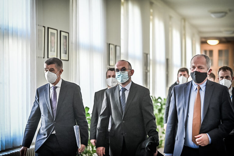 Blatný potvrdil, že podepsal petici Milionu chvilek