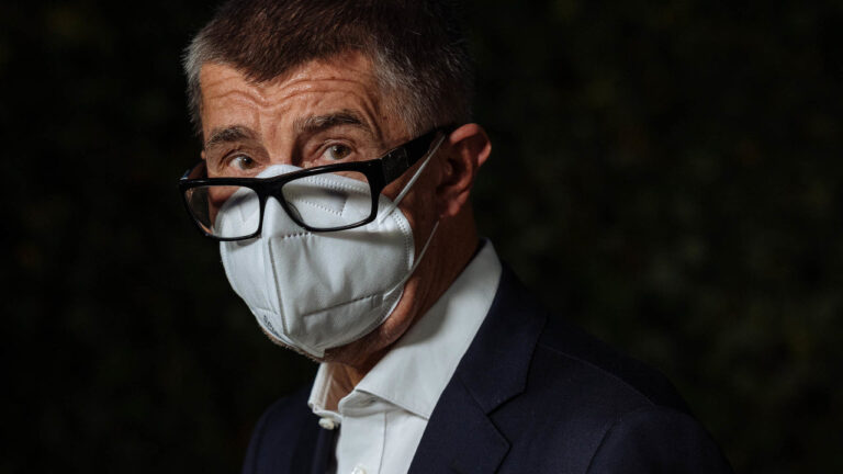 Premiér Babiš je ve střetu zájmů, uvedl Senát