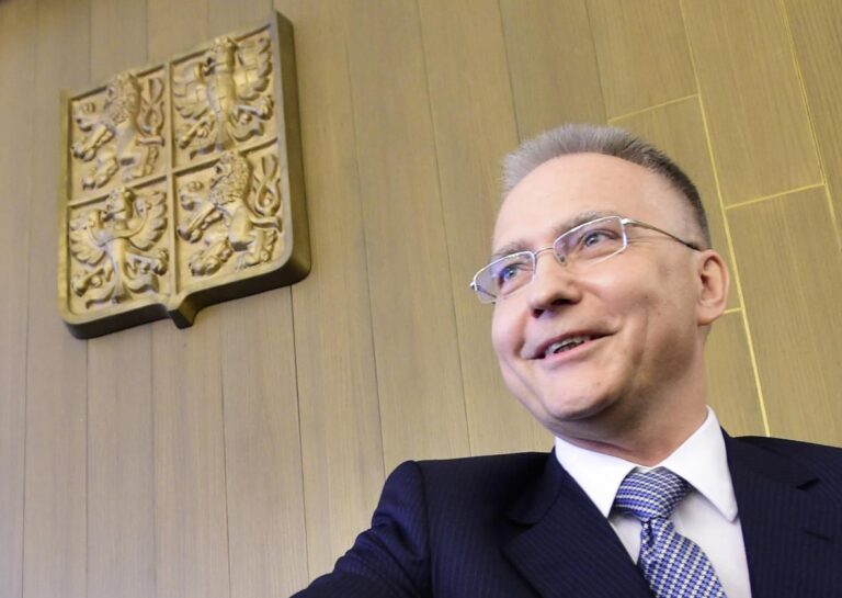 Zeman podepsal jmenování generálů, Koudelku nepovýšil