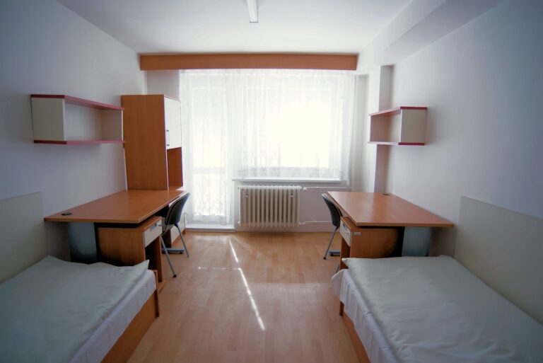 Na kolejích VŠ zůstaly tisíce studentů s výjimkami z opatření