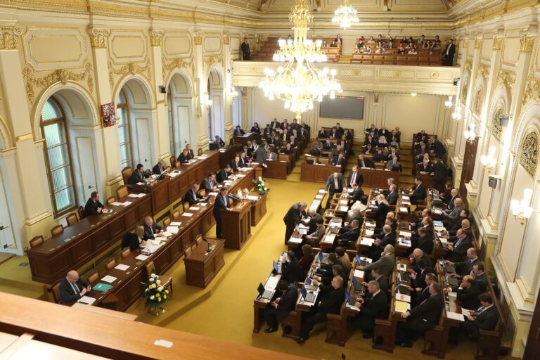 Lednová schůze Sněmovny skončila bez projednání korespondenční volby