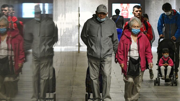 Vládní blamáž s testy pro seniory: Kdo je koupil? A kdo zaplatí?