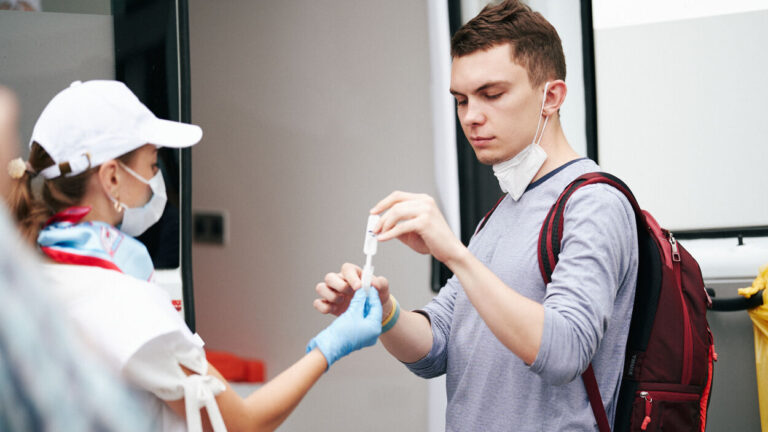 Dva scénáře pro Česko: rychlý ústup epidemie je reálný, má ale podmínku