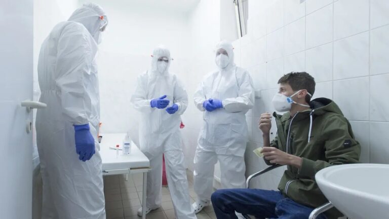 V neděli přibylo nejméně případů od 28. září, skóre stouplo na 67