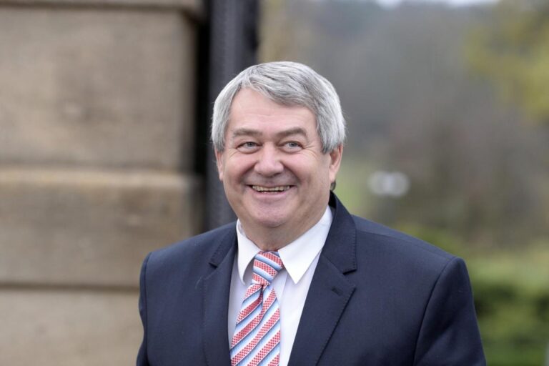 Komunisté zvažují podporu vlády při hlasování o nouzovém stavu