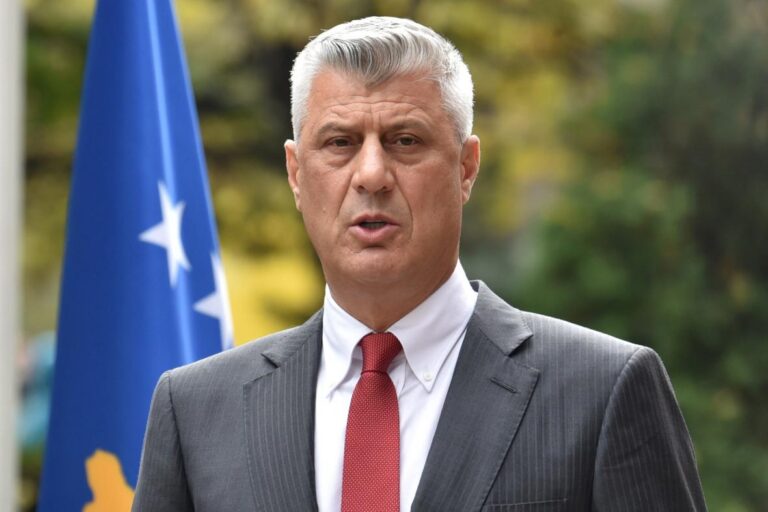 Kosovský prezident po obvinění z válečných zločinů rezignoval