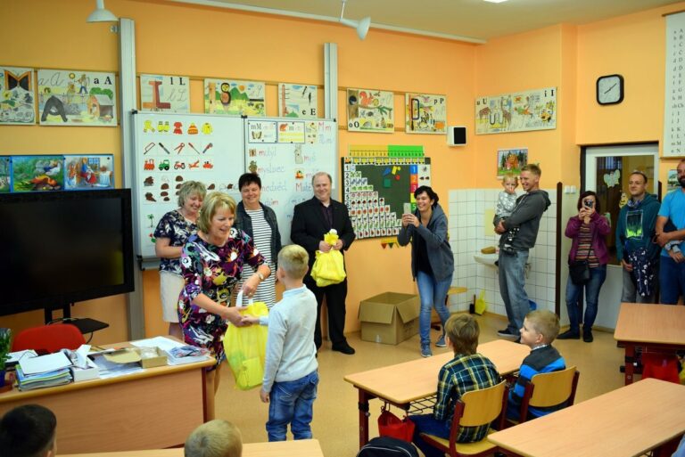 Do lavic se dnes vrací většina žáků ZŠ a část víceletých gymnázií