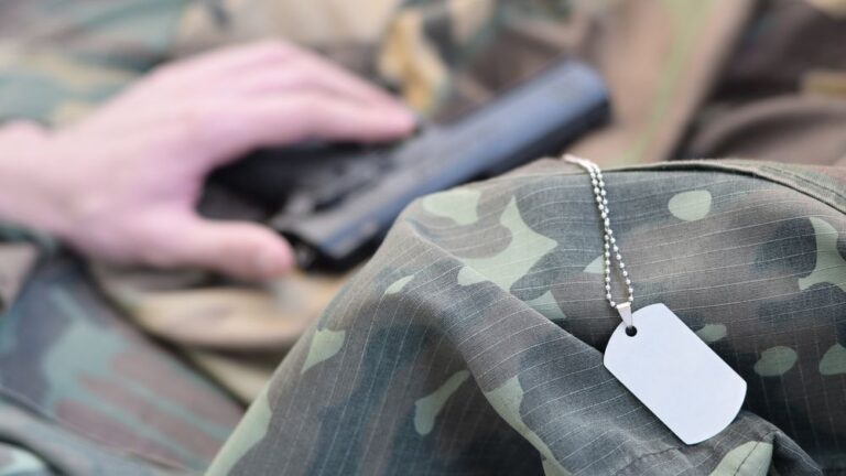 Voják si při výcviku na Karlovarsku prostřelil hlavu