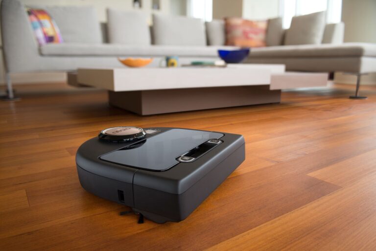 „Vítejte v budoucnosti.“ Kvůli výpadku serverů Amazonu nefungovaly v USA vysavače