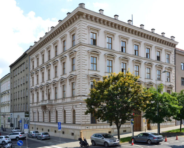 Lidé podávají trestní oznámení na politiky kvůli covidu