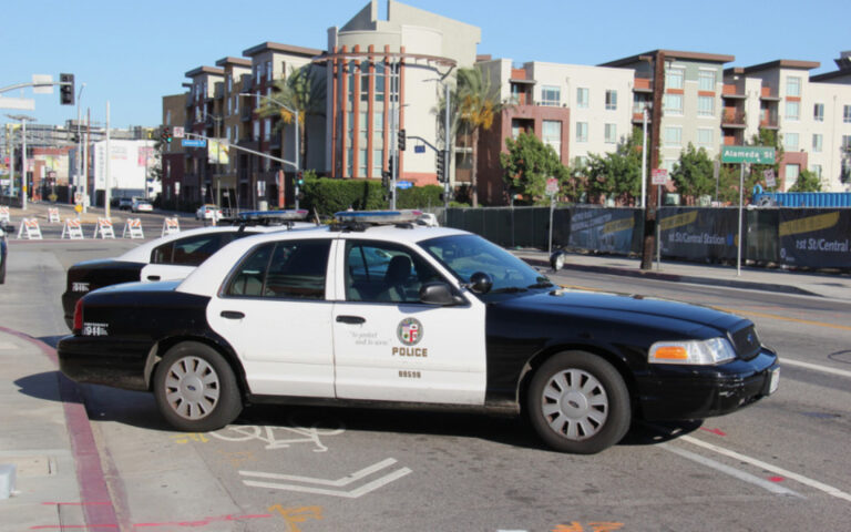 Dva lidé zahynuli při útoku v kostele v Kalifornii