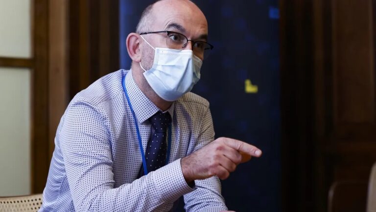 Babiš: Za odvoláním Blatného není vakcína Sputnik V, ČR počká na stanovisko EMA