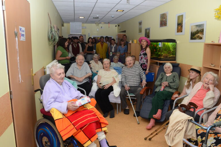 Pečovatelé a obce žádají MPSV o zvýšení cen za sociální služby