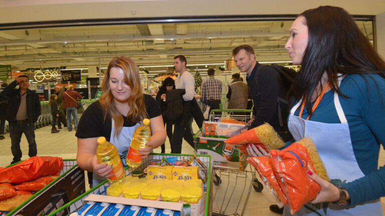 Sbírka potravin vynesla 440 tun zboží pro potřebné, dosud nejvíc