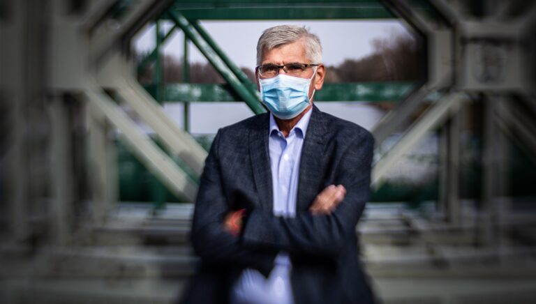 O čem vypovídají testy? Covid mohl mít u nás každý druhý, říká vakcinolog