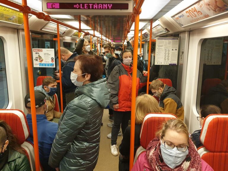 V pražském metru od září ubylo několik milionů cestujících