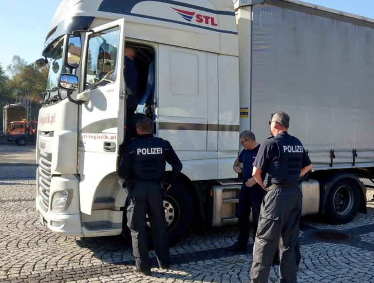 Řidič kamionu si dal osm piv a vyrazil na cestu dlouhou 300 km