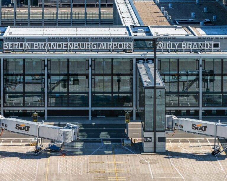 EasyJet je kvůli koronaviru poprvé v celoroční ztrátě