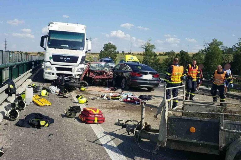 Na silnicích zemřelo v listopadu zatím 37 lidí, o 17 míň než loni