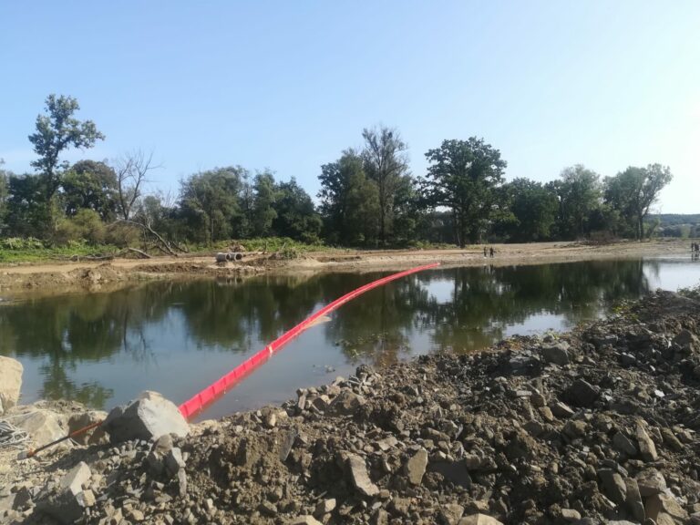 Policie kvůli otravě Bečvy kyanidy provádí vyšetřovací pokus