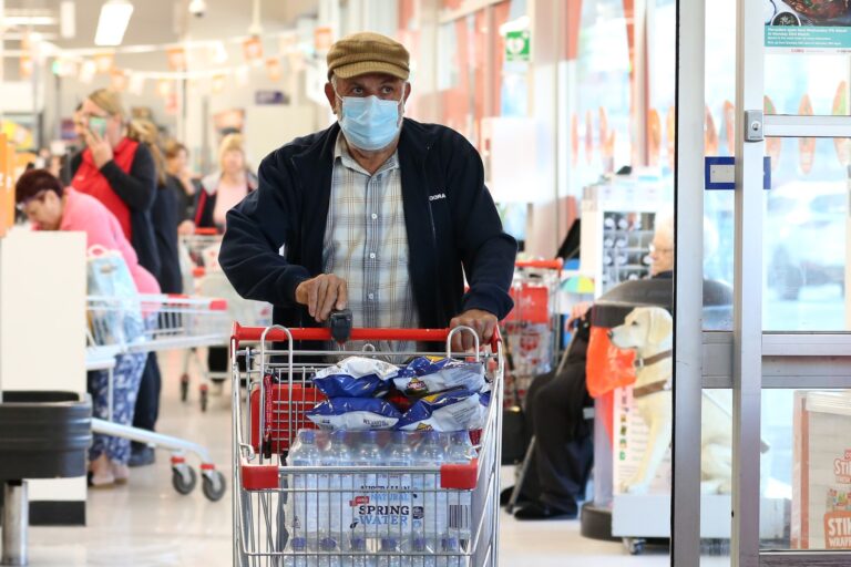 Všichni důchodci dostanou v prosinci jednorázově 5000 Kč