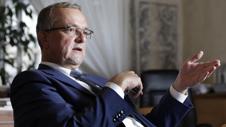 Kalousek si dal pivo v hospodě. Nejsem jako Prymula, hájí se