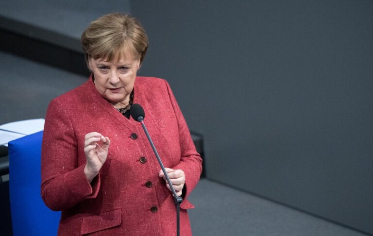 Merkelová si podle mluvčí stojí za nepřijetím Ukrajiny do NATO