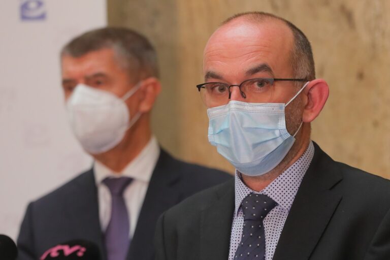 Blatný: Nebezpečí trvá, navrhnu prodloužení nouzového stavu o měsíc