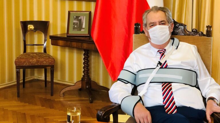 Radiožurnál: Prezident chce po BIS jména ruských špionů