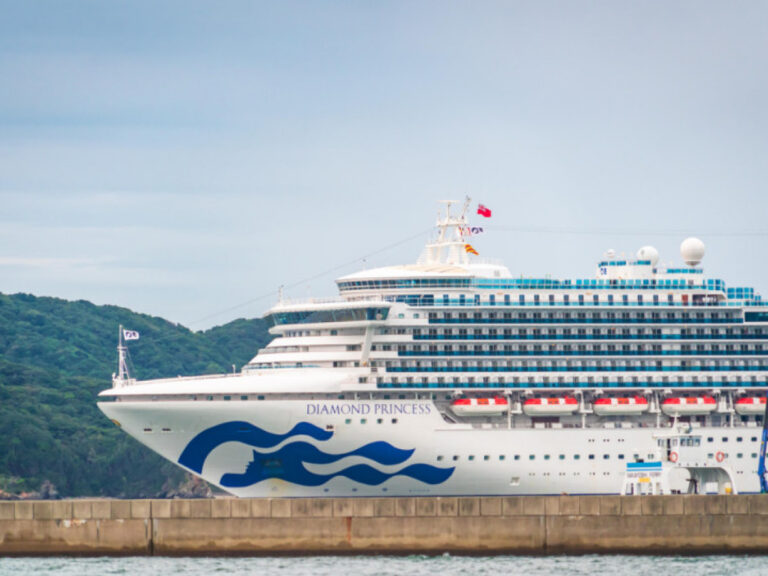 První výletní loď se odhodlala do Karibiku. Koronaviru ale neunikla