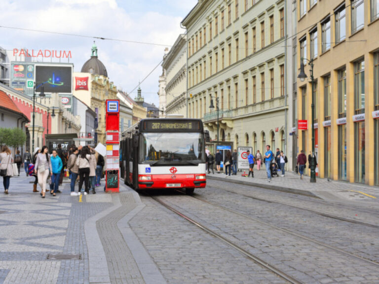 Jízdní řády pražské MHD se kvůli posunu zákazu vycházení nemění