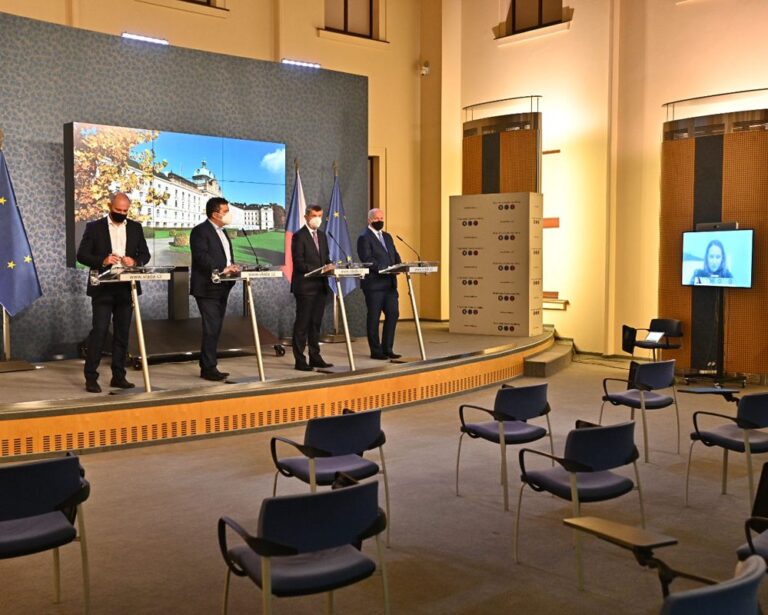 Nejvyšší odměny se loni rozdávaly u Havlíčka a Babiše