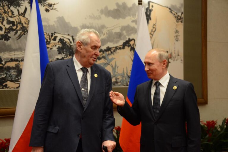 Realita v České republice? Zeman Putina obdivuje, Putin zjevně nařídil vraždu Alexeje Navaniho