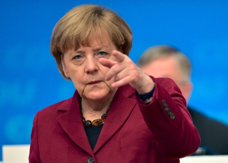 Německo před Vánoci zavře většinu obchodů, Sasko zpřísňuje tranzit