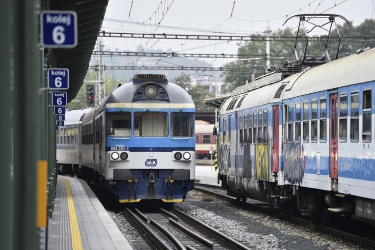 ČD obnoví plný provoz na dalších dálkových linkách, zájem cestujících roste