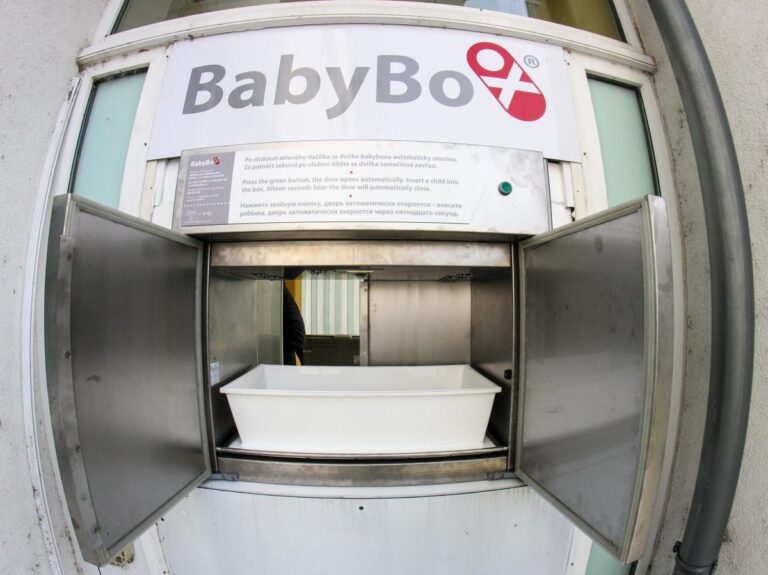 Do babyboxu v Hradci Králové někdo ve středu odložil novorozeně
