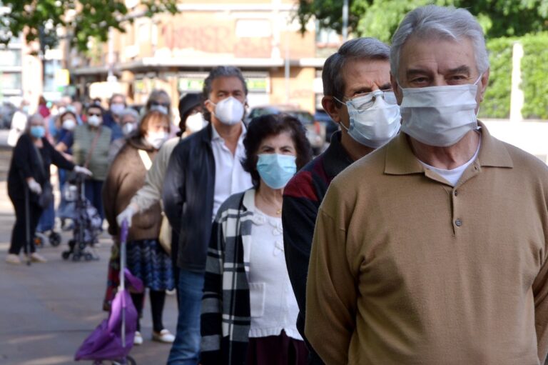 V pátek přibylo 278 nakažených, o 115 víc než před týdnem