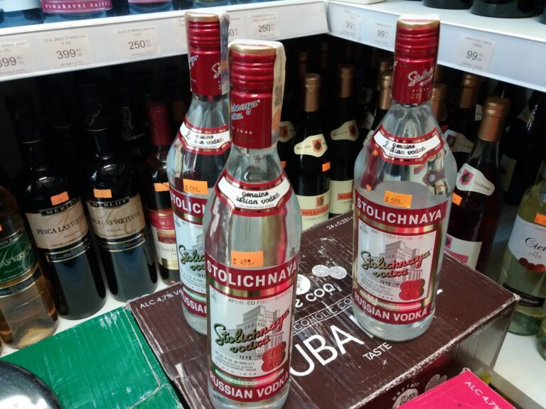 Očkovaní Rusové musí měsíc a půl abstinovat. Na internetu už kvůli tomu začaly kolovat vtipy